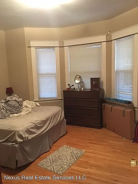 1 Bedroom Multi Family Home — Photo 4