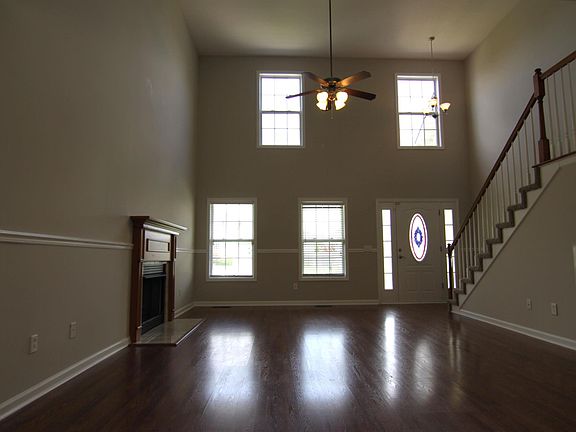 4th image of 818 Samantha Ln
