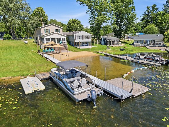 2nd image of 331 Lake Dr