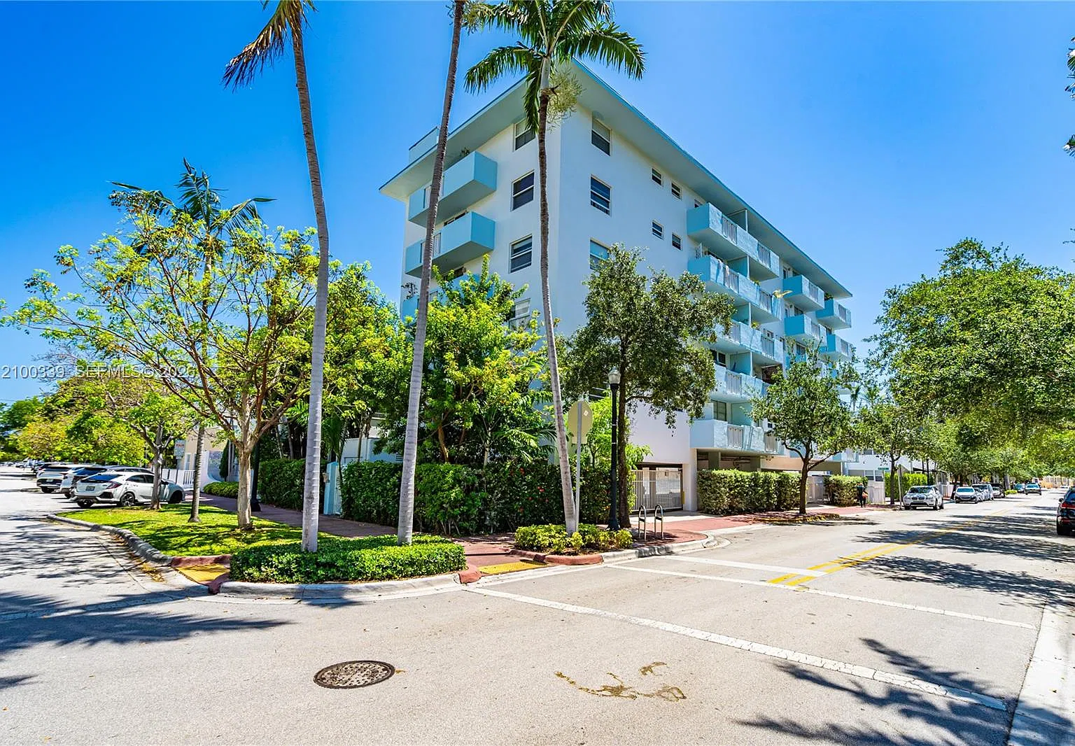 Jefferson Manor Condo — Photo 4