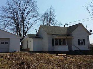 908 Earl Dr, Fairmont, WV 26554