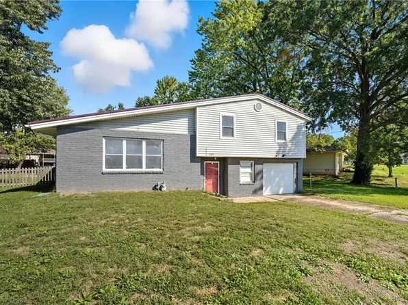 300 Crestview Dr, Richmond, MO 64085