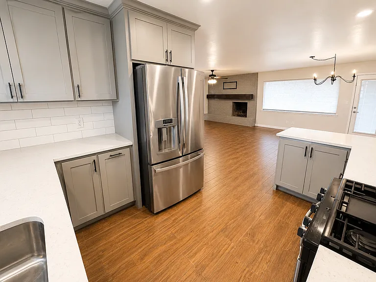 4715 Laura Dr — Photo 21