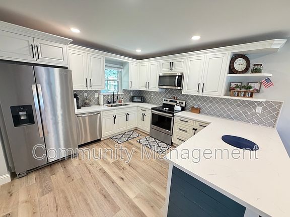 2nd image of 108 Joan St