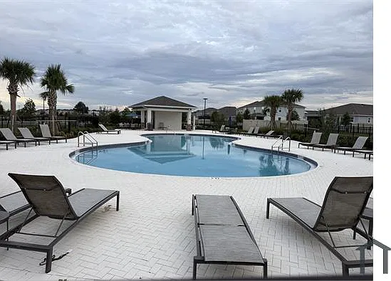 4 bed, 2442 sqft, $3,300 — Photo 4