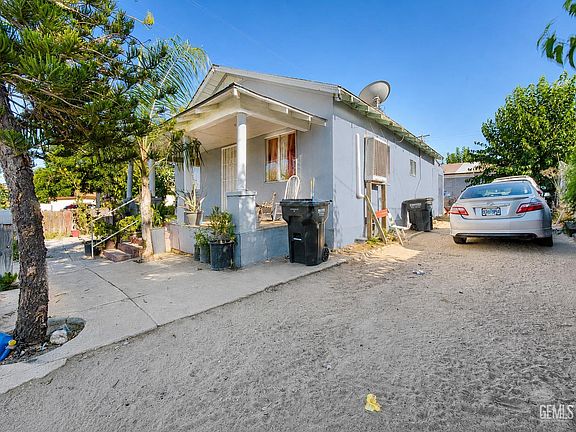 5th image of 211 Oak St