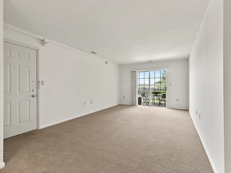 California Apartments — Photo 45