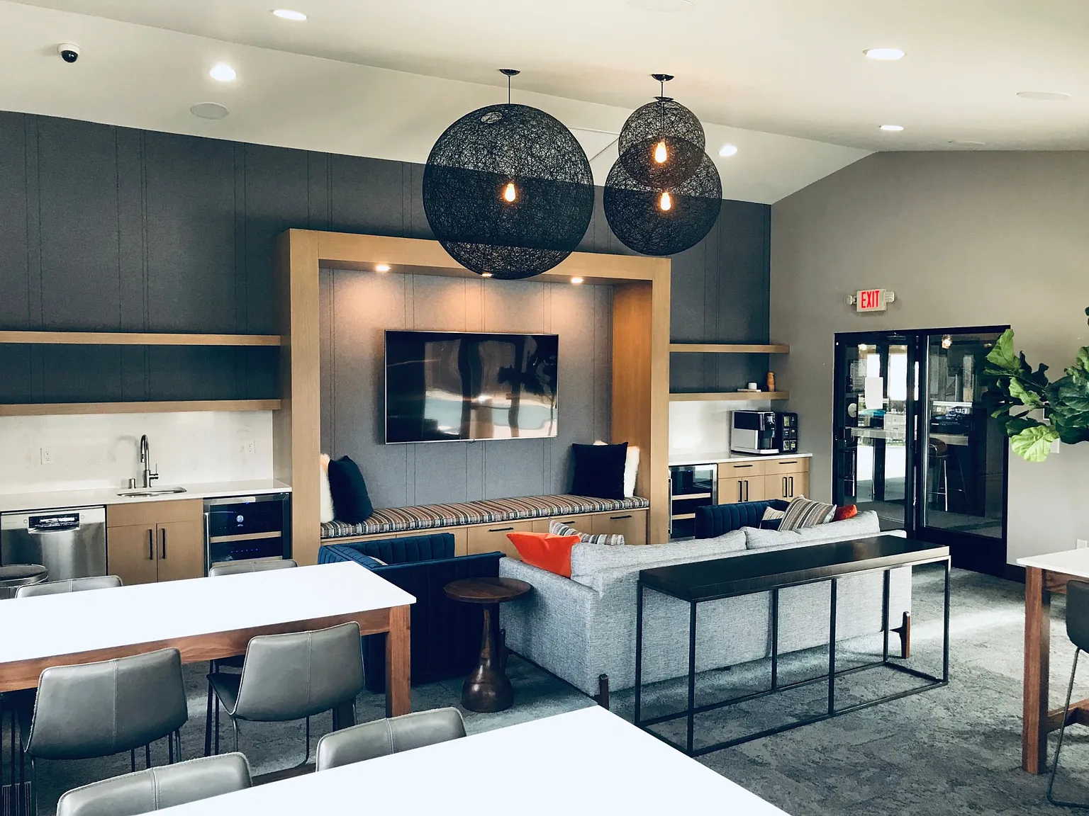 The Woodlands of Minnetonka Apartments — Photo 3