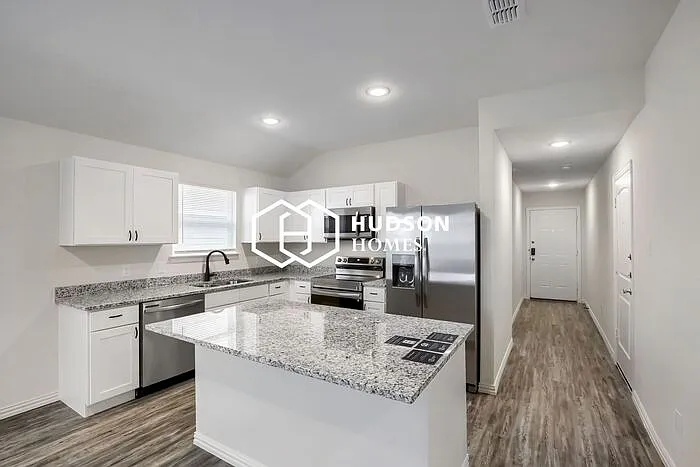 114 Goel St — Photo 4