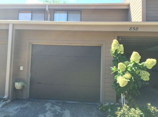 858 Stone Ridge Pl, Dubuque, IA 52001