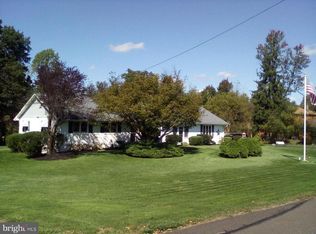 104 Twining Bridge Rd, Newtown, PA 18940