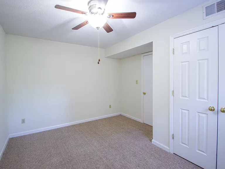 976 S Clarizz Blvd — Photo 20