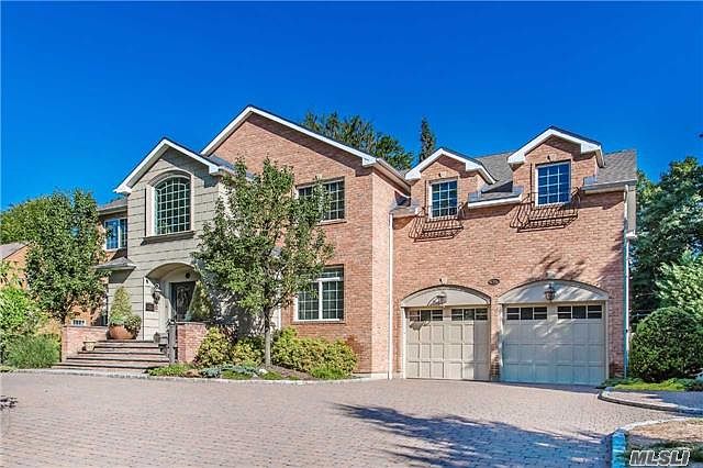 1st image of 10 Crescent Dr
