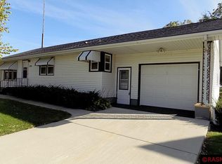 204 Park St N, Fairfax, MN 55332