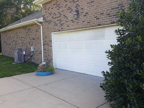 2nd image of 2932 Greentree Dr