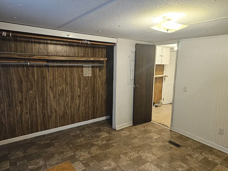 2390 Skyview Ln — Photo 12