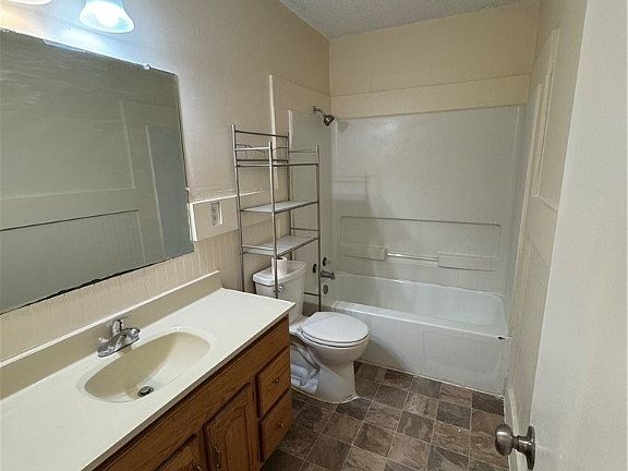 3rd image of 106 Joy Dr