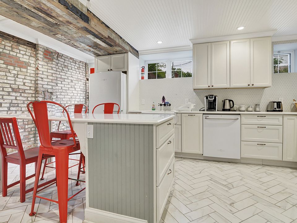 1st image of 23-18 Hoyt Ave S #1RENT