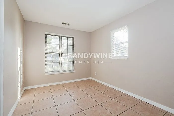 700 E 7th St — Photo 17
