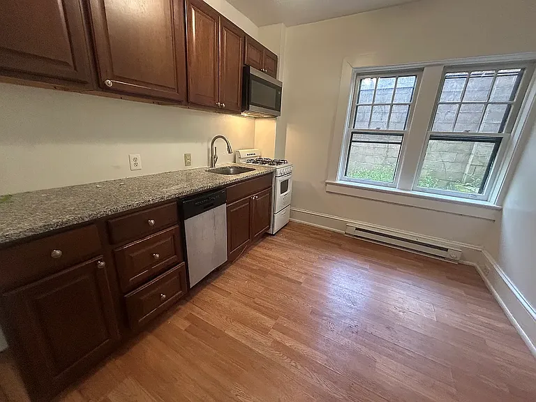 2254 Bryn Mawr Ave #3 — Photo 1
