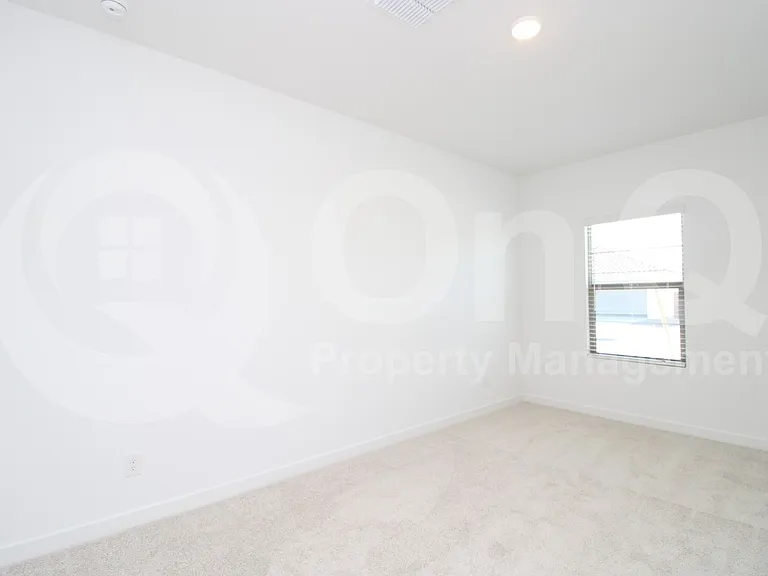 7869 N 80th Ave — Photo 7
