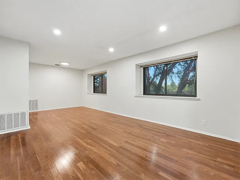 8607 Norwich Dr — Photo 17