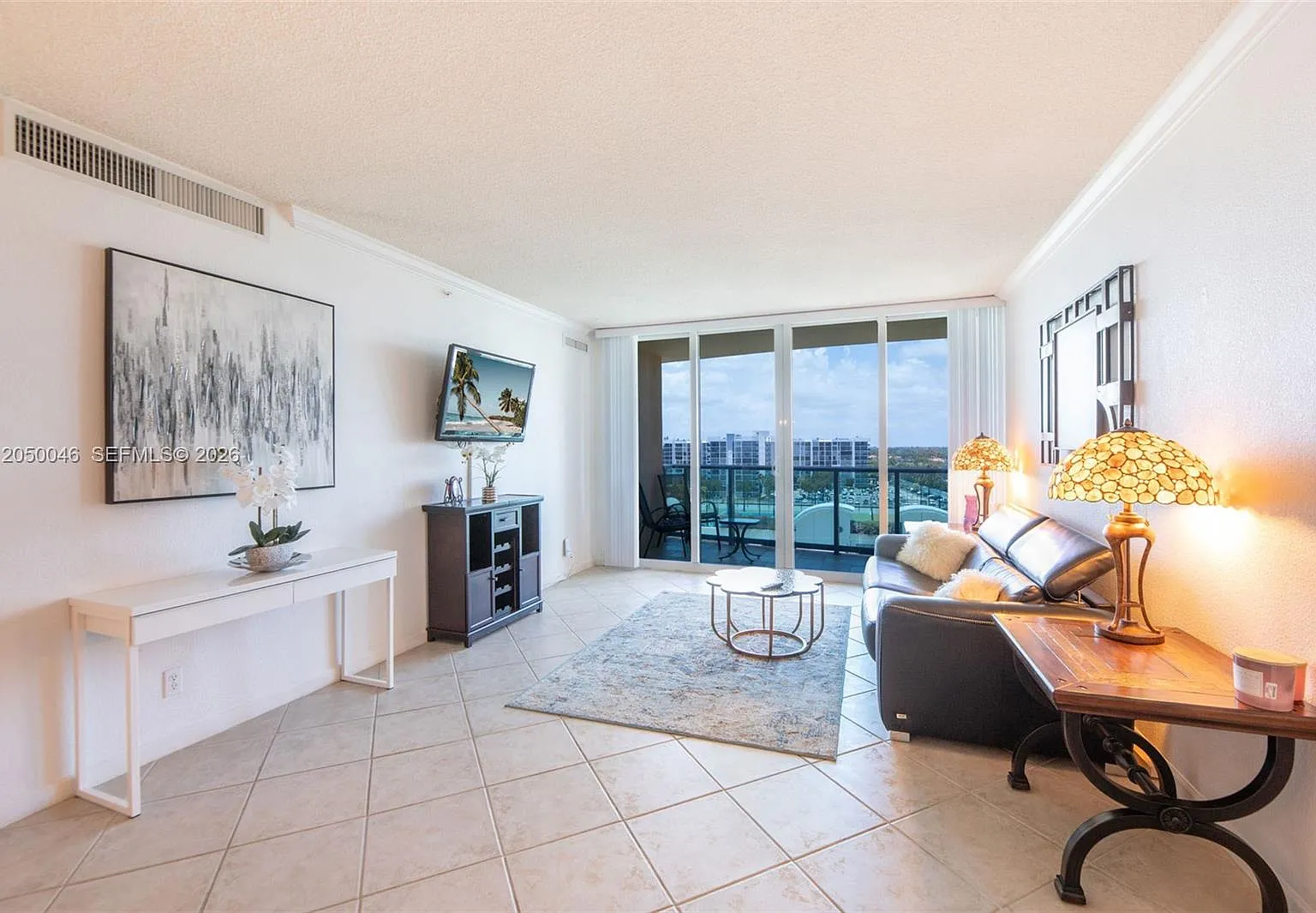 Wave Condo — Photo 3