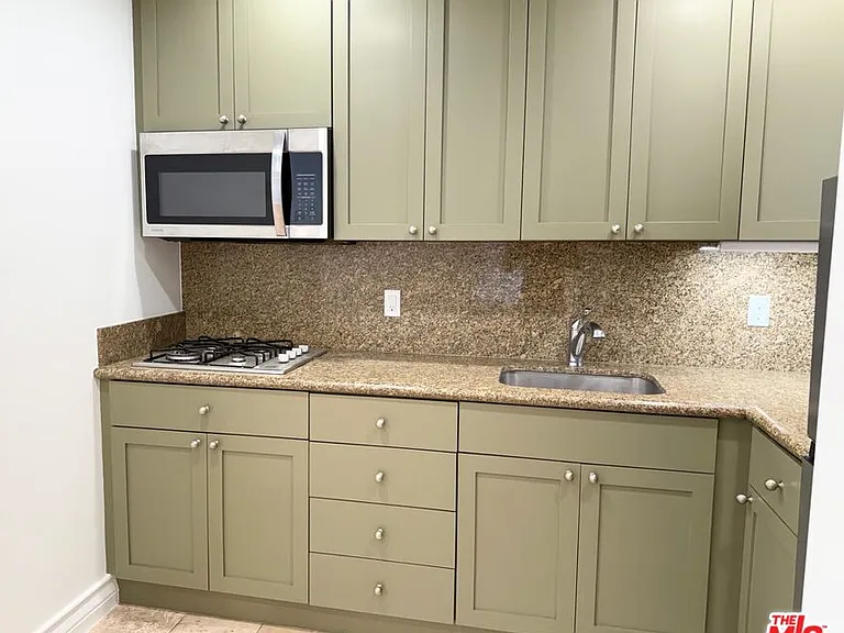 204 S Reeves Dr #204 — Photo 9