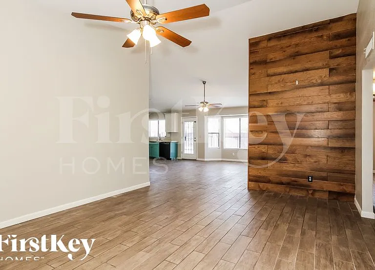 4237 W Grovers Ave — Photo 4