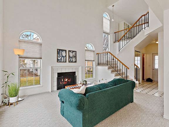 3rd image of 570 Woodhaven Dr