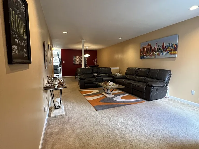 716 Martingale Rd — Photo 2