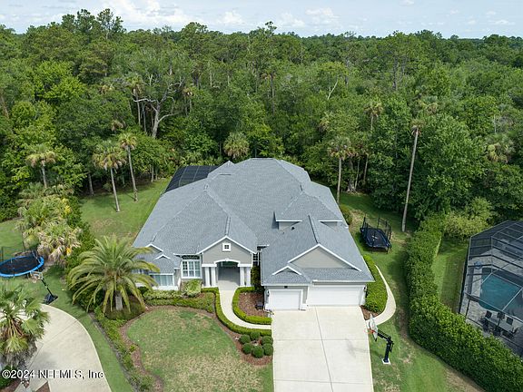 3rd image of 904 PINEBROOK Court