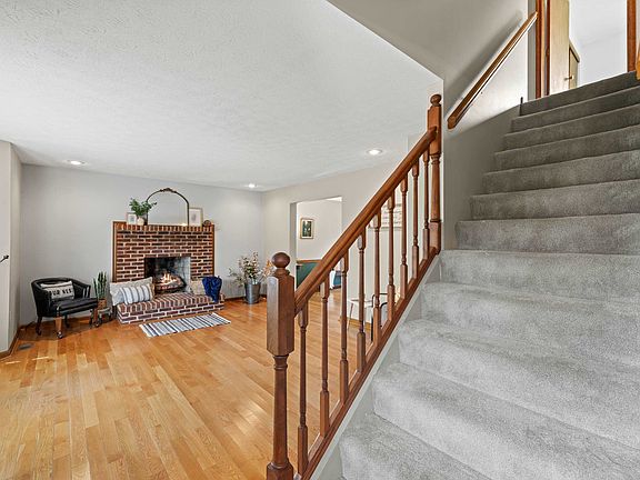 5th image of 36 Pambrook Dr