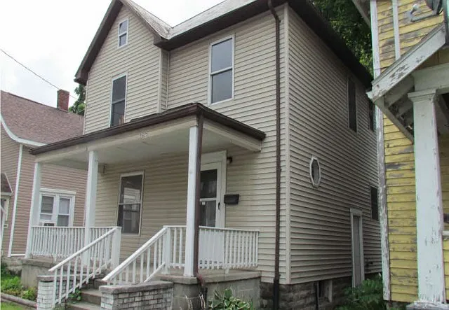 267 Pearl St photo 1