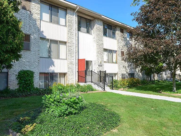 Ravine Apartments — Photo 40