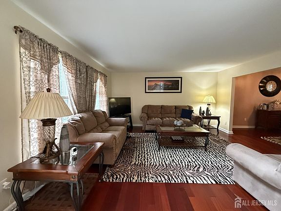2nd image of 54 Madison Ave