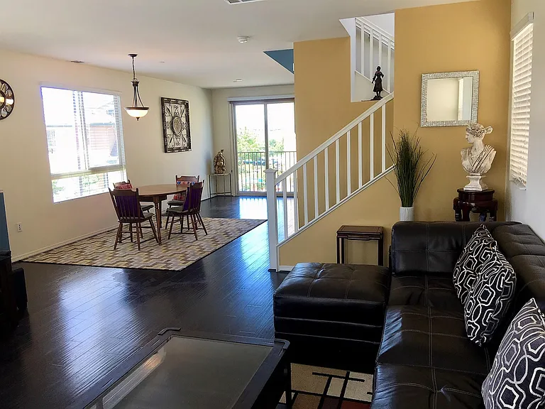 12026 Fairmont Ct — Photo 7