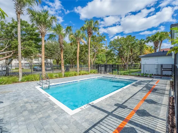 5125 SW 37th St, Hollywood, FL 33023