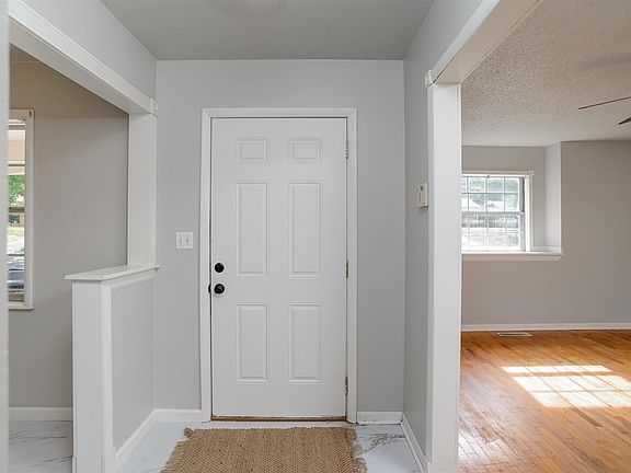 3rd image of 112 S Grandview St