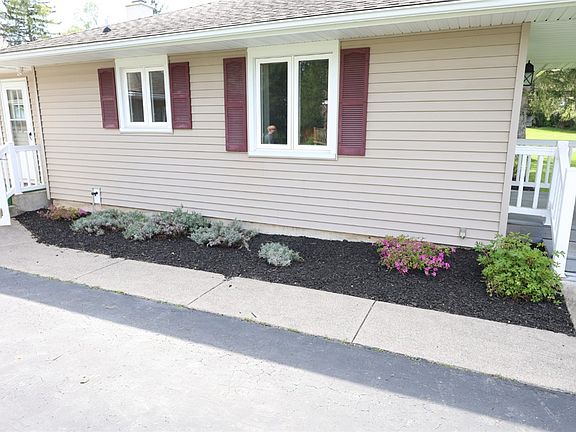 3rd image of 2846 Attica Rd