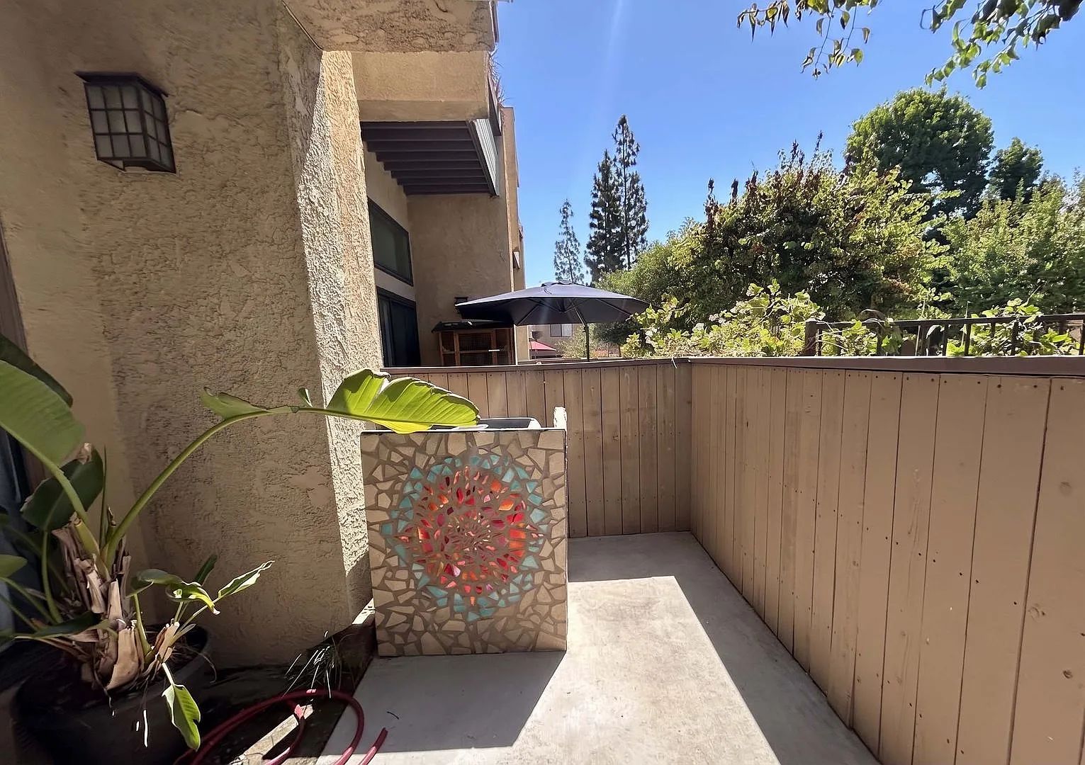 Charming End-Unit Townhome in the Heart of Chatsworth — Photo 2