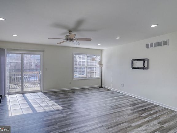 5th image of 364 Tribbitt St