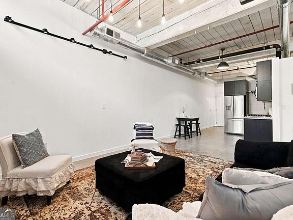 3rd image of 170 Boulevard Se #3E