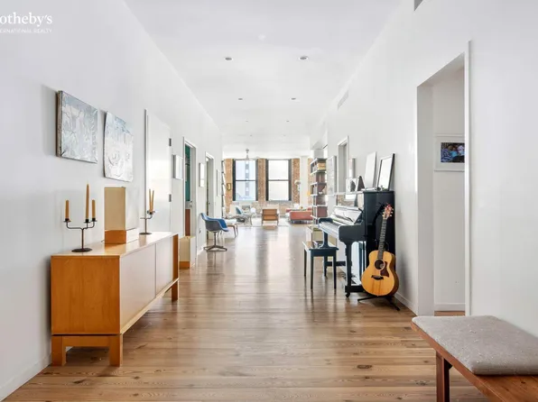 525 West 22nd Street image 6 of 20