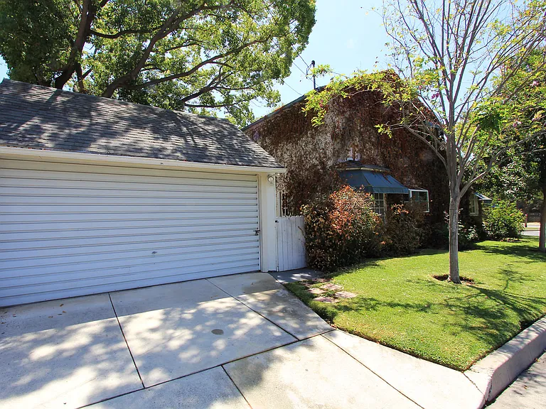 3205 George Cir — Photo 2