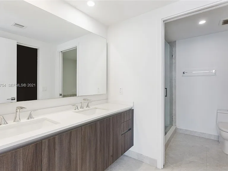 488 NE 18th St #1305 — Photo 5