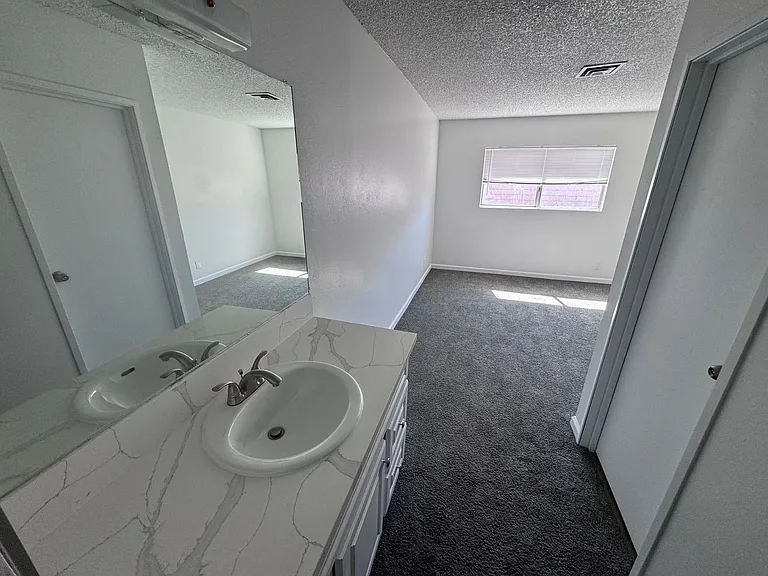 5245 Golden Ln — Photo 15