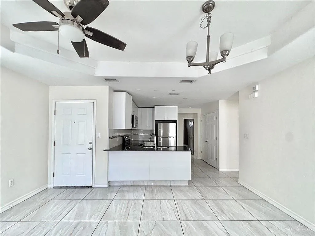 3 bed, 2.0 bath, 1050 sqft, $1,195 — Photo 3