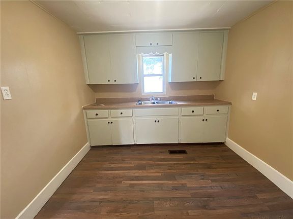 2nd image of 517 Walnut St