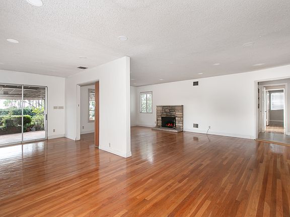 2nd image of 3834 Mayfair Dr